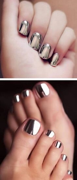 Chrome powder and mirror-effect manicure: the new trend of the moment